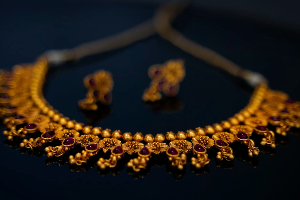 நகை வாங்குவோர் கவனத்திற்கு - சற்று உயர்ந்த தங்கம் விலை! | Gold Silver Price Today In Chennai