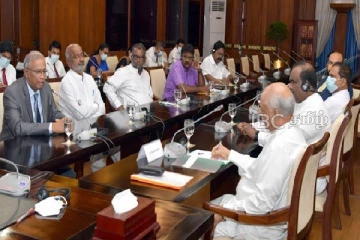 கறுப்பாடுகளை கண்டுபிடியுங்கள் - இல்லையேல் அனைவரும் இராஜினாமா செய்யுங்கள்!