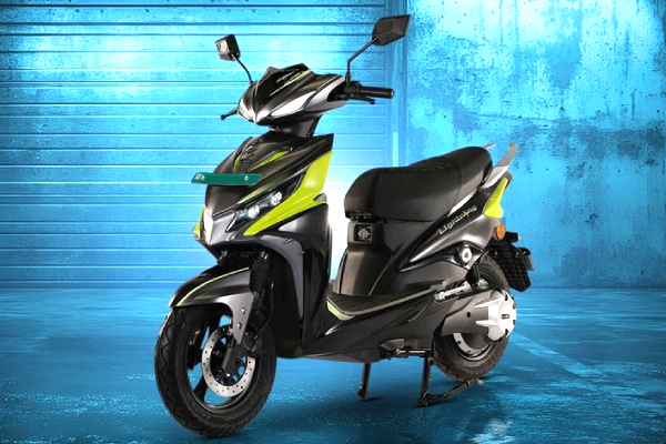 E-Went Lightning EV scooter India, Smart electric scooter launch 2025, Maxx Power Technology EV scooter, 130 km range electric scooter India, Stylish EV scooters with leather seat, BLDC hub motor EV scooter, Eco Ride Power modes scooter, Affordable EV scooters India 2025, Saraogi Udyog Group EV launch, ZigWheels E-Went Lightning review