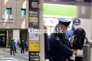 දුම්රියක් තුළ පිහි ඇනුමක්. - තිදෙනෙක් රෝහලට. - (VIDEO)