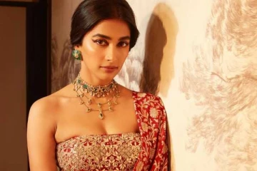 வித்தியாசமான சேலையில் ஜனநாயகன் பட நாயகி பூஜா ஹெக்டே!! புகைப்படங்கள்..