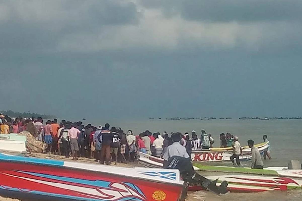மன்னார் கடலில் இரு படகுகள் மோதி விபத்து! ஒருவர் பலி | Two Fishing Boats Collide Fisherman Dies