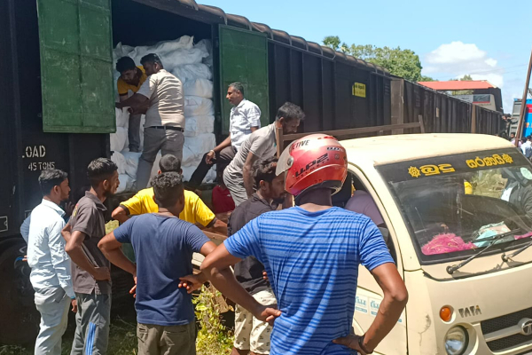 நாடளாவிய ரீதியில் பல பகுதிகளுக்கும் பகிர்ந்தளிக்கப்பட்ட தமிழக நிவாரண பொருட்கள் (Photos) | Tamil Nadu Relief Distributed Various Parts Island