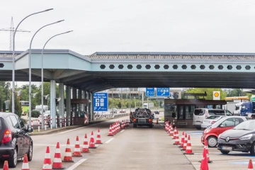 சுவிஸ் எல்லையில் காரில் பிள்ளை பெற்றெடுத்த பெண்: உதவிய சுங்க அதிகாரிகள்