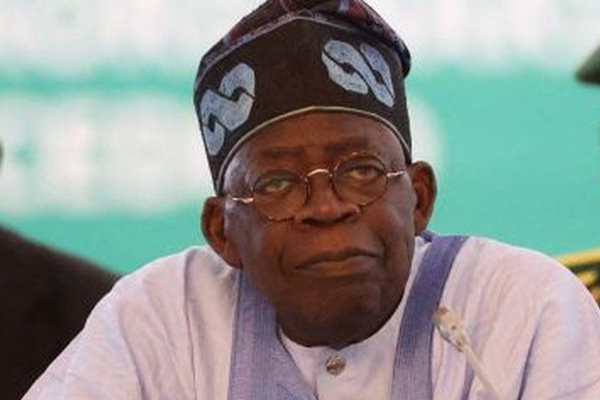 நாட்டின் மொத்த தூதர்களையும் திரும்ப அழைத்துக் கொண்ட ஜனாதிபதி | Nigerian President Recalls Ambassadors