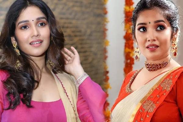 புடவையில் ரசிகர்களை கிறங்கடிக்கும் அனிகா சுரேந்திரன்... வைரலாகும் புதிய புகைப்படங்கள் | Actress Anikha Surendran New Hot Clicks Viral