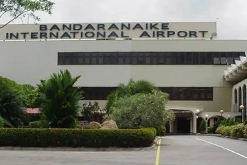 வெளிநாட்டிலிருந்து வந்தவர்களுக்கு கட்டுநாயக்க விமான நிலையத்தில் நேர்ந்த கதி