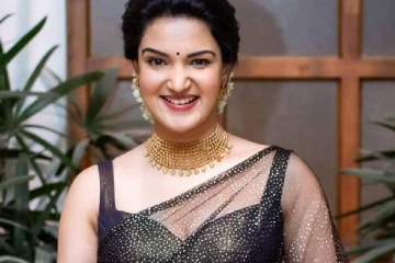 இப்படியொரு போஸ்!! அந்த இடத்தில் டாட்டூவை காட்டிய ஜெய் பட நடிகை!!