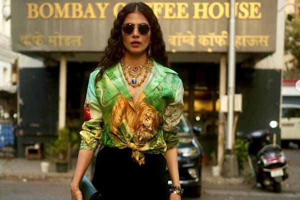 மாளவிகா மோகனனின் உண்மை முகம் இதான்!! மேக்கப் போடும் வீடியோவால் ஷாக்காகும் ரசிகர்கள்.. | Actress Malavika Mohanan Post Makeup Video