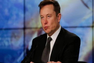 எலான் மஸ்க்கை உருவக்கேலி செய்து இன்ஸ்டாகிராமில் பதிவிட்ட பாடகர்!