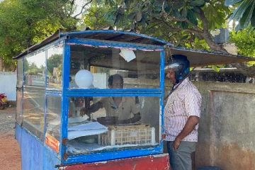 மன்னாரில் எரிவாயு தட்டுப்பாட்டின் காரணமாக உணவக தொழிலாளர்கள் பாதிப்பு (Photo)