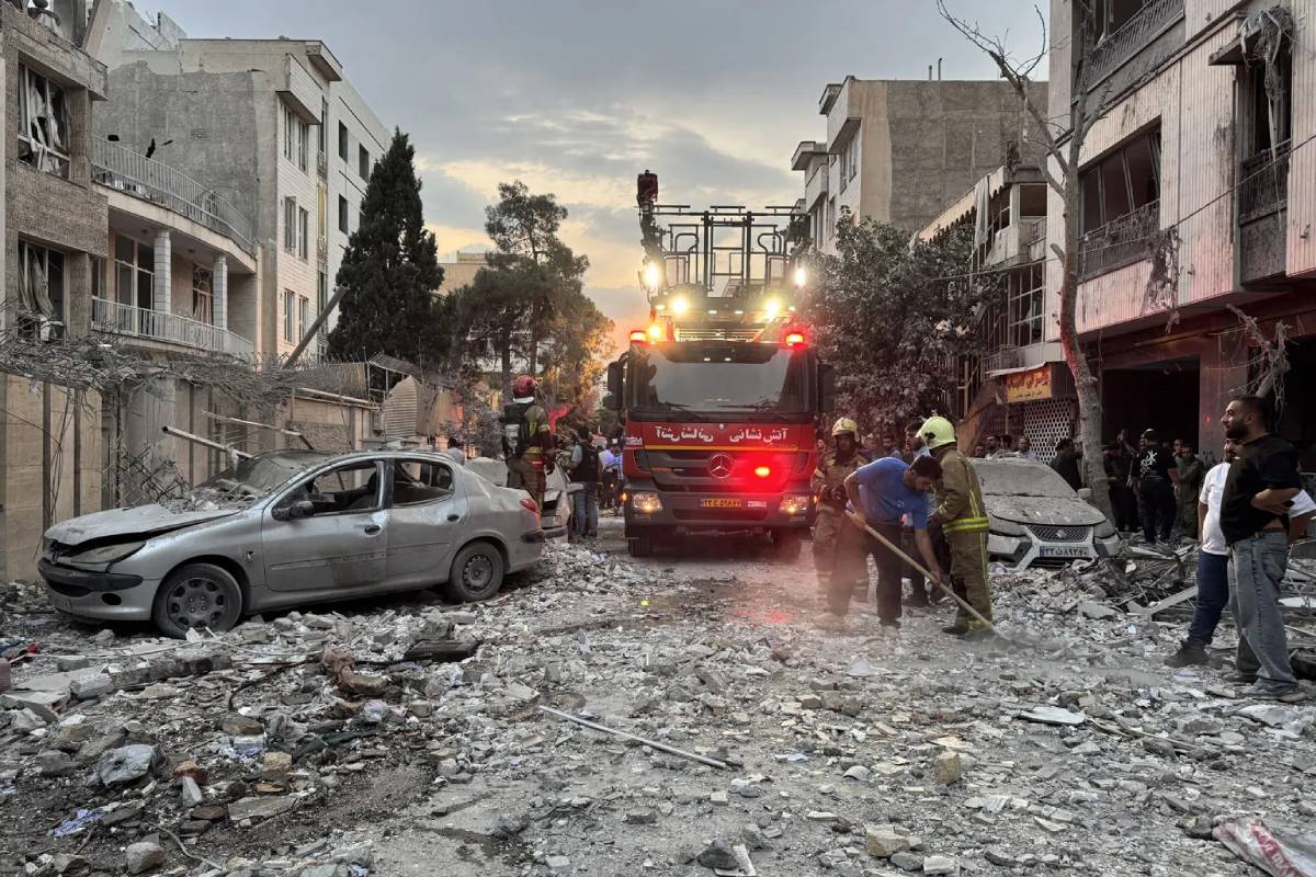 மத்திய கிழக்கில் இனி அவர்களுக்கு அனுமதி இல்லை... எமிரேட்ஸ் விமான நிறுவனம் அதிரடி | Iranian Nationals Barred From மத்திய கிழக்கில் இனி அவர்களுக்கு அனுமதி இல்லை... எமிரேட்ஸ் விமான நிறுவனம் அதிரடி | Iranian Nationals Barred From