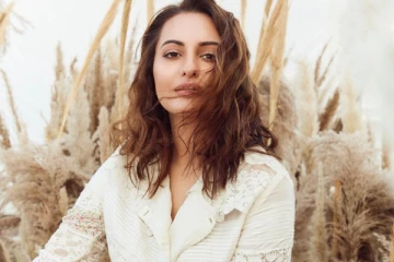 லிங்கா பட நடிகைக்கு ஜாமினில் வர முடியாத பிடிவாரண்ட்! அதிர்ச்சியில் ரசிகர்கள்