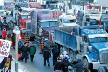 வாகனத் தொடரணி போராட்டக்காரர்களுக்கு எதிராக வழக்கு தொடுத்த ஒட்டாவா நகர மக்கள்!