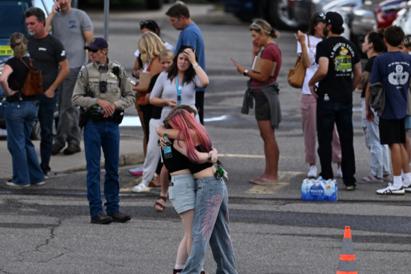 அமெரிக்காவில் மாணவர்களைச் சுட்டுக் கொன்ற பின் தற்கொலை | Shooting Colorado School Students In America