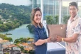 இலங்கைக்கு சுற்றுலா வந்த பெண்ணை நெகிழ வைத்த பொலிஸ் அதிகாரி