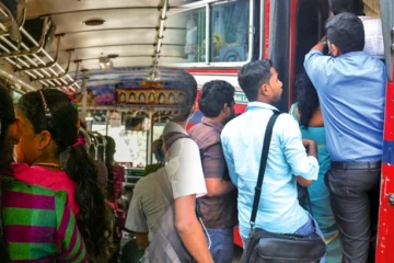 பேருந்துகளில் பயணிப்போருக்கு எச்சரிக்கை - மர்ம நபரால் இளைஞனுக்கு நேர்ந்த கதி