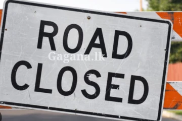 නාය යෑමක් හේතුවෙන් ප්‍රධාන මාර්ගයක් වැසේ..