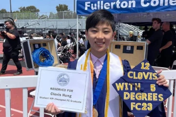 ලොවක් පුදුම කරමින් 12 හැවිරිදි සිසුවා උපාධි පහක් ලබා ගනි..! (PHOTOS)