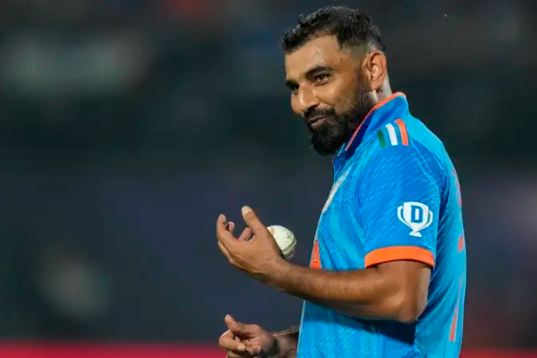 இந்திய அணியின் பிரபல வீரர் ஒருவரின் செயல்: வைரலாகும் காணொளி | Mohammed Shami Saves Road Accident Victim