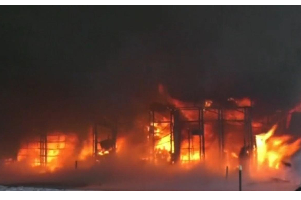 உக்ரைனில் ரஷ்ய படைகள் பள்ளி மீது குண்டுகள் வீசி தாக்குதல் : 21 பேர் உயிரிழப்பு - தமிழ்நாடு