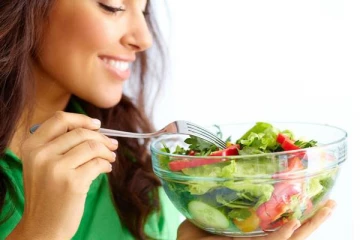 காலையில் எழுந்தவுடன் உடலை சுறுசுறுப்பாக வைத்துக்கொள்ள கட்டாயம் சாப்பிட வேண்டிய உணவுகள் என்னென்ன?