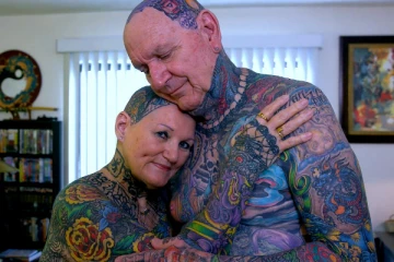 உடலில் 90 சதவீதம் டாட்டூ குத்தி உலக சாதனை படைத்த தம்பதி!