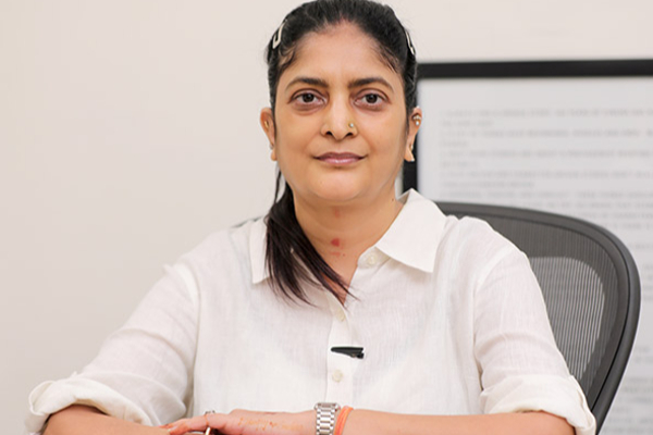 படுகாயம் அடைந்து கையில் பெரிய கட்டுடன் இயக்குனர் சுதா கொங்கரா.. ஷாக்கிங் புகைப்படம் | Sudha Kongara Had Injury படுகாயம் அடைந்து கையில் பெரிய கட்டுடன் இயக்குனர் சுதா கொங்கரா.. ஷாக்கிங் புகைப்படம் | Sudha Kongara Had Injury