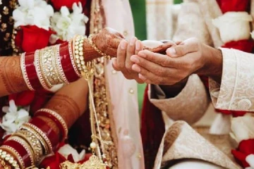 மாப்பிள்ளை தாடி வைத்திருந்தால் திருமணத்திற்கு வரமாட்டோம்.., கிராம மக்கள் வினோத முடிவு