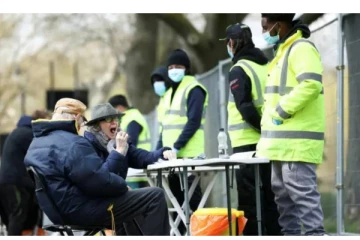 பிரித்தானியாவில் இந்த பகுதிகளில் இருக்கும் 12 வயதிற்கு மேற்பட்டவர்கள் கட்டாயம் கொரோனா சோதனை செய்ய வேண்டும்! ஏன் தெரியுமா?