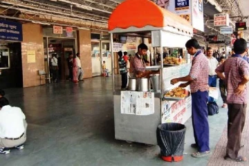 ரயில்வே ஸ்டேஷனில் நீங்களும் உணவு கடை திறக்க வேண்டுமா? அதற்கான தகவல் உள்ளே