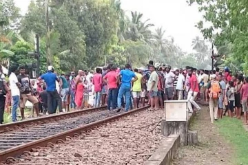 ரயில் மோதி பரிதாபமாக உயிரிழந்த மூவர் தொடர்பில் வெளியான சோக தகவல்!