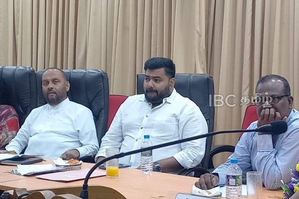 யாழில் மகிந்த அமரவீர காவல்துறையினருக்கு விடுத்த உத்தரவு | Mahinda Amaraweera Orders To The Police In Jaffna