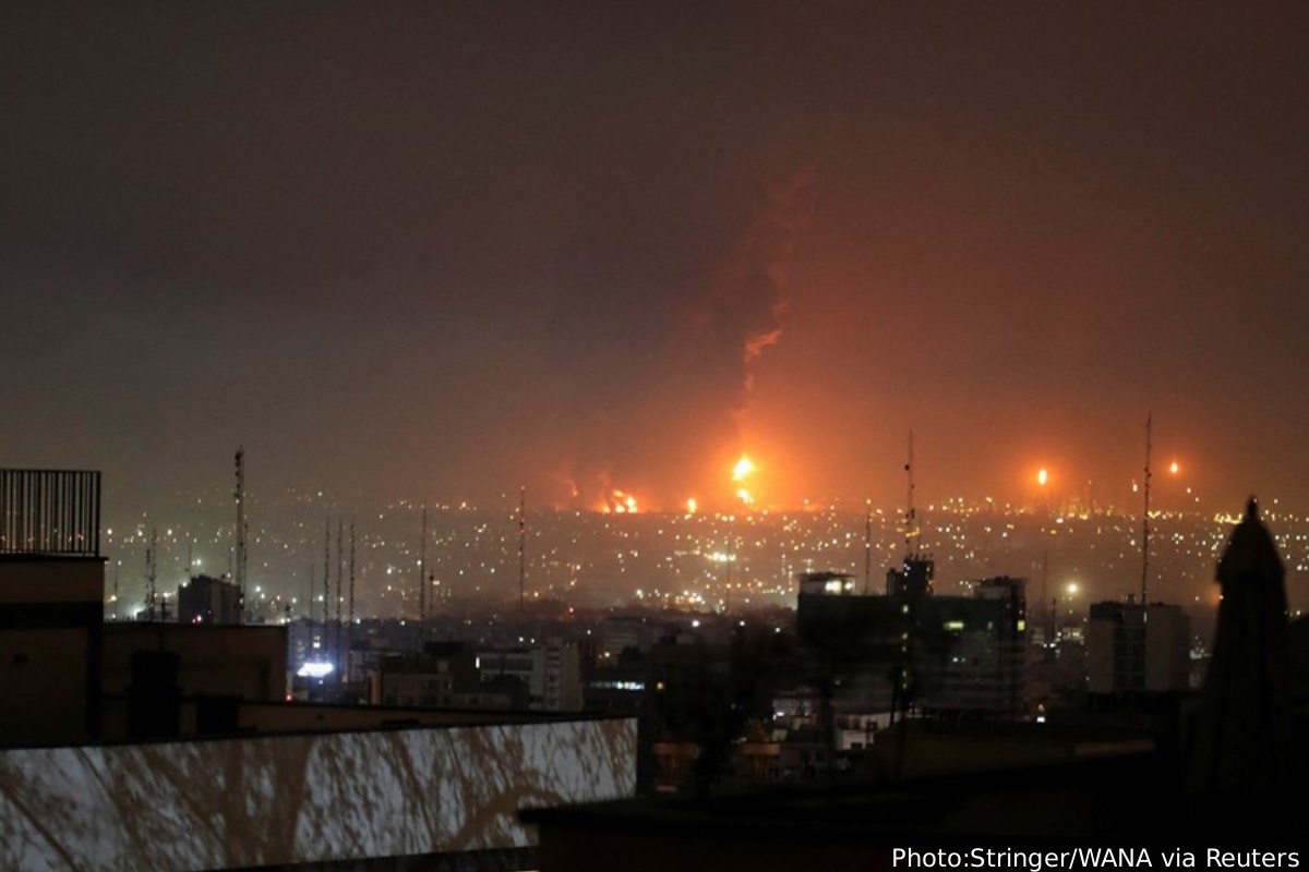 தெஹ்ரானில் பற்றி எரியும் எண்ணெய் கட்டமைப்புகள்: இஸ்ரேலிய பாதுகாப்புப் படை தாக்குதல் | Idf Attacks Tehran Fuel Infrastructure