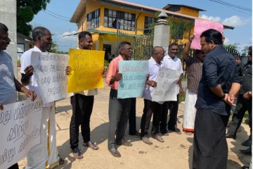 மட்டக்களப்பில் இராஜாங்க அமைச்சர் வியாழேந்திரனை பாதையில் வழிமறித்த மக்கள்!வெளியான காரணம்(Video)