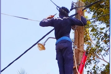 யாழில் வீதி மின்விளக்கை பழுது பார்த்த ஊழியருக்கு நேர்ந்த அனர்த்தம்