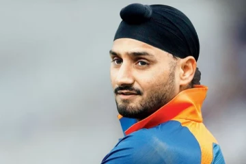 மொத்த சம்பளத்தையும் விவசாயிகளின் மகள்களுக்கு அளிக்கிறேன்! ஹர்பஜன் சிங் அறிவிப்பு