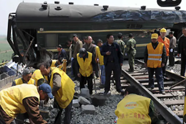 சீனாவில் ரயில் மோதியதில் 11 பேர் உயிரிழப்பு | 11 Killed In Train Collision In China