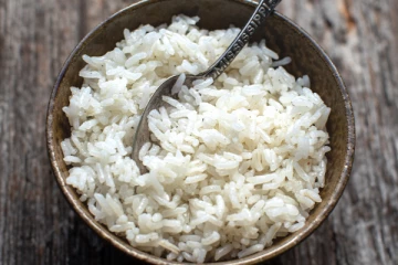 உலகிலேயே அதிகம் அரிசி சாதம் சாப்பிடும் மக்கள் வாழும் நாடு: எது தெரியுமா?