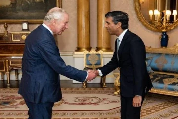 பதவியேற்றார் இங்கிலாந்தின் புதிய பிரதமர் ரிஷி சுனக்!