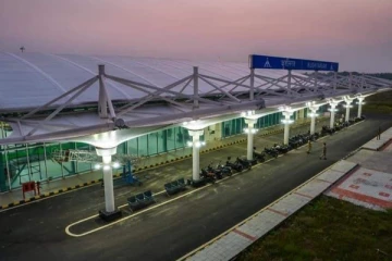 குஷி நகரில் முதலாவதாக தரையிறக்கிய இலங்கை விமானம்