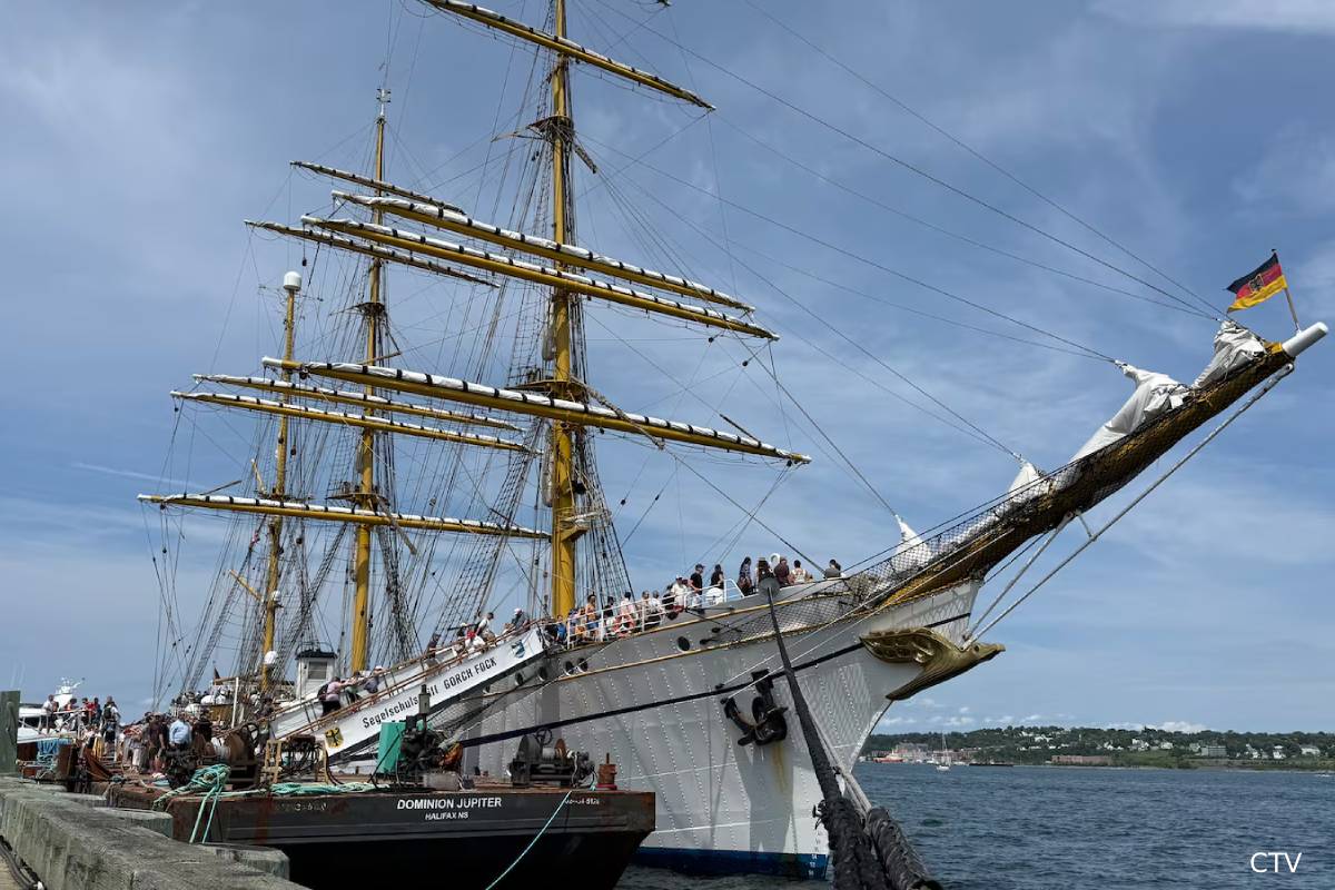 உலக நாடுகள் பலவற்றின் கவனம் ஈர்த்துவரும் ஜேர்மன் கப்பல் | Germany War Ship Attract Peoples Attention உலக நாடுகள் பலவற்றின் கவனம் ஈர்த்துவரும் ஜேர்மன் கப்பல் | Germany War Ship Attract Peoples Attention