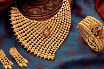 ஒருவழியாக சற்று குறைந்த தங்கம் விலை - இல்லத்தரசிகள் ஆறுதல்