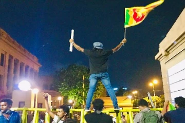 போராட்டத்துடன் தொடர்புடைய வர்த்தகர்கள் உட்பட பலர் வெளிநாடுகளுக்கு தப்பியோட்டம்