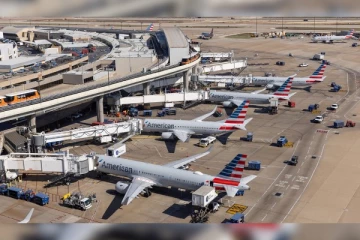 அமெரிக்கன் ஏர்லைன்ஸ் சேவை முடங்கியது: நாடு முழுவதும் பயணிகள் கடும் அவதி!