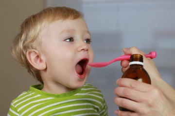 ළමයින්ට බෙහෙත් පොවන්නට අමාරුද එසේ නම් මෙන්න ක්‍රම කිහිපයක්...