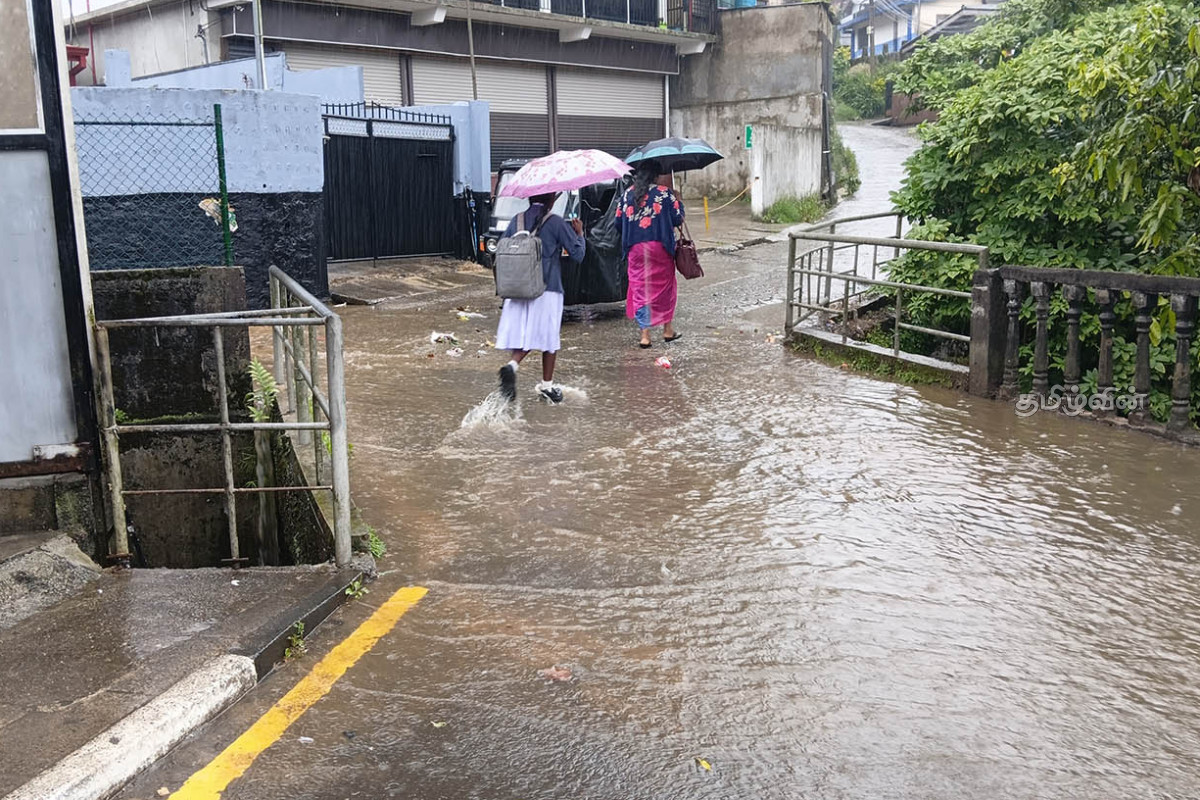 ஹட்டனில் கடும் மழை! மக்களின் இயல்பு வாழ்க்கை பாதிப்பு | Heavy Rain Disrupts Normal Life In Hatton