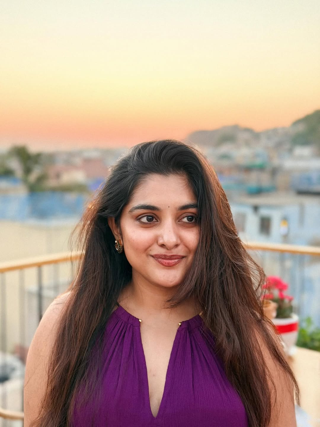 மேக்கப் இல்லாமல் சிம்பிள் லுக்கில் வலம் வரும் நடிகை நிவேதா தாமஸ்.. இப்படி மாறிட்டாரே! 1 Gallery