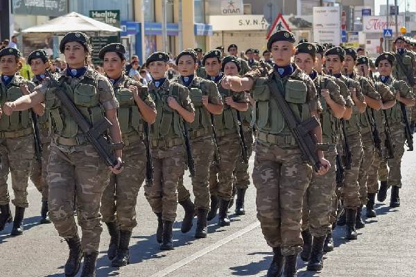 நாட்டிற்காகப் போரிட மறுக்கும் ஐரோப்பிய நாடொன்றின் மக்கள் | Italians Not Willing To Take Up Arms