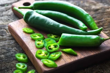 பச்சை மிளகாயை தினமும் உணவில் சேர்ப்பதால் என்ன நன்மைகள் ஏற்படும் தெரியுமா?